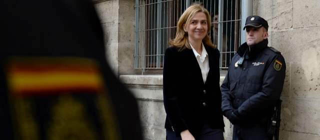 Imputación a la Infanta refuerza la institucionalidad | La Infanta Cristina ya tuvo que acudir varias veces a los juzgados de Palma de Mallorca, pero solo como sospechosa. FOTO AP