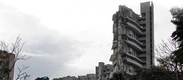 En 12 días, residentes de Olivares volverían a casa | Este es el acceso principal de Olivares, afectado desde el derrumbe de la torre 6 de Space.