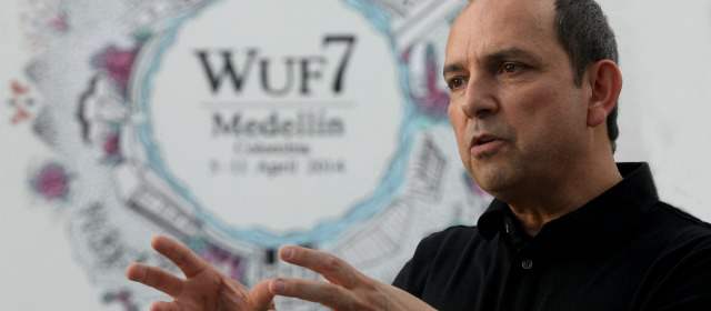 En arte y ciudad, Medellín es un modelo: Teddy Cruz | "Le propuse a Alejandro Echeverri, en Urbam, crear una maestría para educar a los funcionarios públicos sobre el proceso de transformación", anotó Teddy Cruz. FOTO CORTESÍA RÓBINSON HENAO
