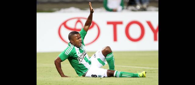 Los hinchas no quieren más un Nacional a los empujones | Dorlan Pabón apenas jugó anoche 20 minutos y se perderá el clásico del domingo frente al Medellín por un problema de rodilla que lo sacará casi dos semanas. F OTO JULIO CÉSAR HERRERA