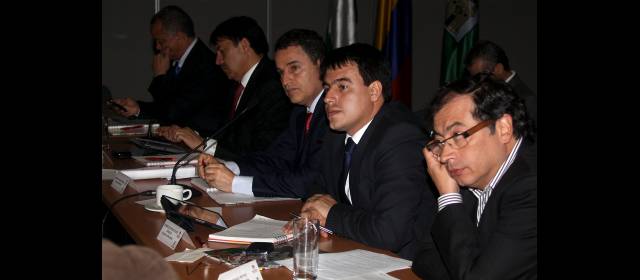 Los alcaldes de capitales lanzan nueva asociación | Trece alcaldes y cuatro delegados de ciudades capitales se dieron cita en el encuentro de mandatarios, que tuvo como sede a Medellín y en el que resolvieron asociarse. FOTO JULIO CÉSAR HERRERA