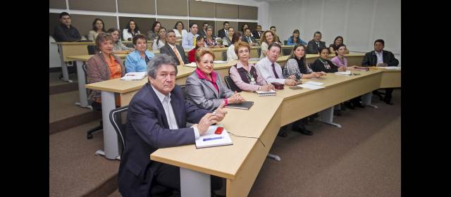Sede Medellín cumple 40 años | La calidad en la sede Medellín de la UCC se trabaja desde la preparación de sus docentes y personal directivo.