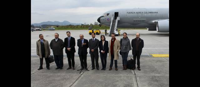 Los secretos del viaje de los negociadores a Oslo | El equipo del Gobierno en los diálogos de paz tenía planeado viajar a Noruega, el pasado viernes, en vuelo comercial. El avión de la FAC para volar el martes, a última hora y sin escalas. FOTO SIG