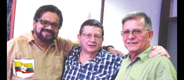 Farc refuerzan su equipo en Cuba | Iván Márquez", "Pablo Catatumbo" y Granda en su encuentro en La Habana. FOTO COLPRENSA