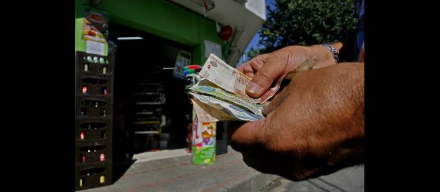 Rastrojos y Farc estarían tras las "vacunas" en Urabá | Comerciantes aseveran que les aumentaron las extorsiones casi al doble. FOTO ESTEBAN VANEGAS