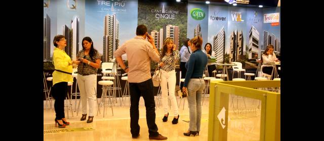 Abundan apartamentos de más de $1.000 millones | El Salón del Inmueble, instalado en el Centro de Eventos El Tesoro, muestra 105 proyectos inmobiliarios de 31 constructoras, que oscilan entre $147 y $1.260 millones. FOTO JUAN ANTONIO SÁNCHEZ
