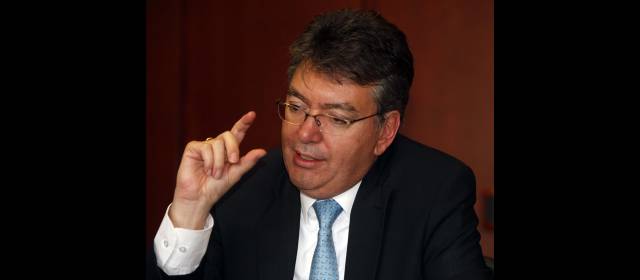 Pasó la era TLC, llegó la hora del acelerador industrial: Cárdenas | El ministro de Hacienda, Mauricio Cárdenas, durante su visita a este diario. FOTO MANUEL SALDARRIAGA