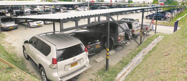 Investigan 14 parqueaderos próximos al JMC por tarifas | Los requisitos para crear un parqueadero incluyen: permisos de vertimientos y que garantice movilidad en su interior. FOTO JAIME PÉREZ