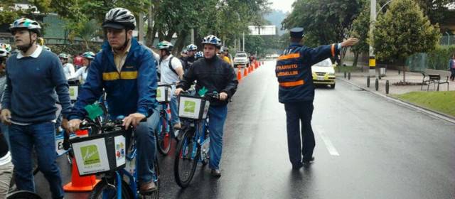Un día frío marcó el inicio de la jornada | Esteban Morales | Con ciclovías se incentivó el uso de la bicicleta este lunes.