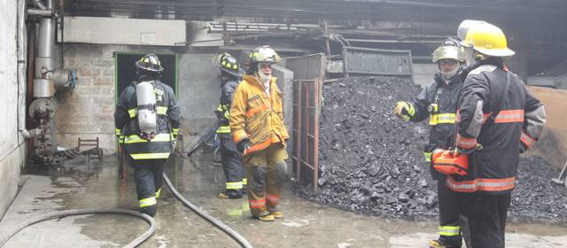 Cuantiosos daños dejó incendio en fábrica de confección en Guayabal | Róbinson Sáenz | Se presume que la causa fue un corto circuito.