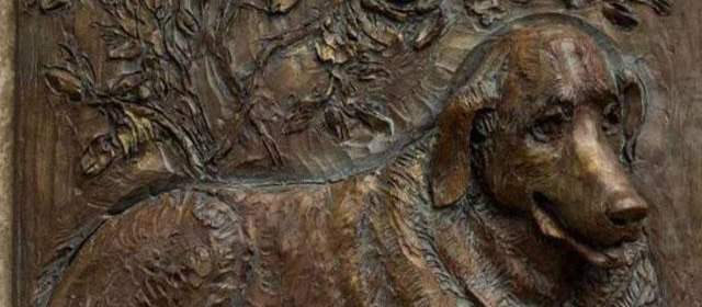 Una estatua para el perro fiel que esperó diez años a su amo muerto | FOTO EFE
