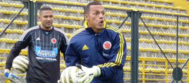Selección Colombia terminó primer microciclo | Los porteros Neco Martínez (izq.) y Bréiner Castillo durante la última práctica de la Selección en el primer microciclo de Pekerman. FOTO COLPRENSA