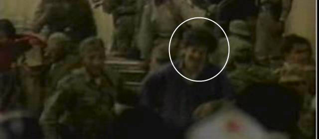 Palacio de Justicia: crece rechazo a defensa estatal | En esta fotografía de un video, se observa que Carlos Augusto Rodríguez Vera salió vivo del Palacio de Justicia. FOTO COLPRENSA