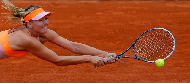Sharapova derrotó a Stosur y asegura permanencia en Roland Garros
