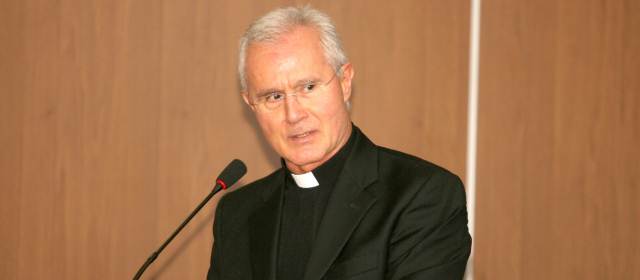 Detienen a clérigo del Vaticano por investigación de corrupción