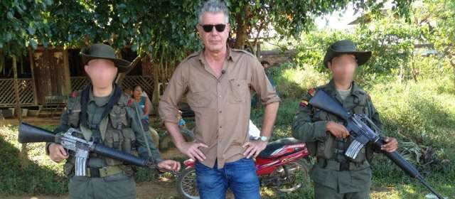 Foto de Anthony Bourdain en Colombia desata polémica en redes sociales | Cortesía Twitter |