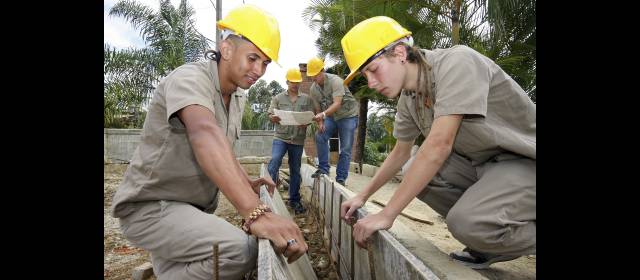 Formar constructores es clave | En el Centro para el Desarrollo del Hábitat, hay en la actualidad, cinco grupos de Tecnología en Obras Civiles. FOTO JONATHAN CARVAJAL