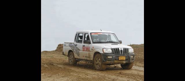 La India mostró sus todoterreno | Según los representantes de Mahindra en Colombia, tanto la pick up (en la foto) como el campero Scorpio tiene un rendimiento de 48 kilómetros por galón. FOTO CORTESÍA.