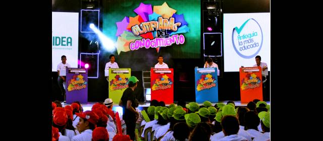 Las Olimpiadas van de región en región | En cada subregión, el equipo técnico de Teleantioquia despliega un montaje que nada tiene que envidiarle a los mejores estudios de televisión del departamento. FOTO JUAN ANTONIO SÁNCHEZ