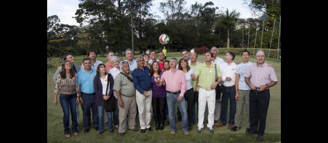 Exvoleibolistas del país recordaron sus años dorados | En Medellín, se juntaron tres generaciones. FOTO EDWIN BUSTAMANTE