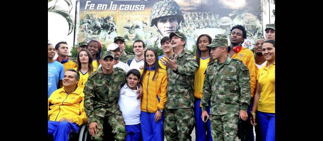 Sentido encuentro de héroes en la IV Brigada | A los atletas los sorprendió el cariño y reconocimiento con el que fueron recibidos por los soldados. FOTO JUAN ANTONIO SÁNCHEZ