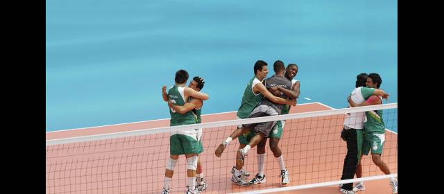 " El oro es de nosotros y la plata de los demás" | Los paisas se sobrepusieron a la desventaja y ganaron 21/25, 17/25, 25/23, 25/23 y 19/17 para lograr oro. FOTO COLDEPORTES-ARCHIVO LATINO
