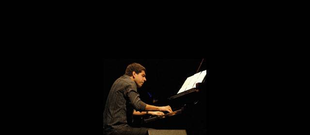 André Mehmari revela nuevos sonidos de Brasil | "Para expresar algo, hay que vivir y reunir experiencias que no vienen de la banca del piano", es una de las recomendaciones de Mehmari para los pianistas jóvenes. FOTO CORTESÍA