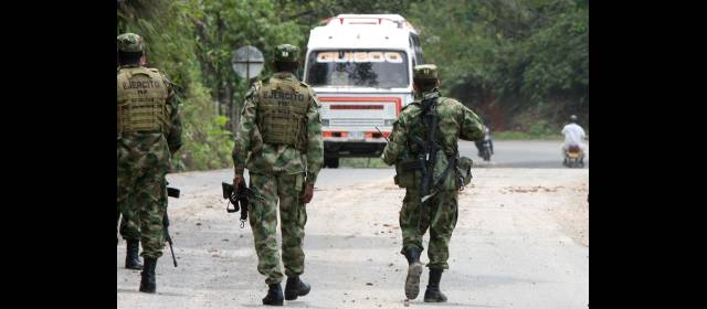 Las Farc arrecian su ofensiva militar y cierra otro ciclo sin acuerdo | Ejército desplegó tropas en Chocó ante la amenaza de paro armado de Farc. FOTO JUAN A. SÁNCHEZ