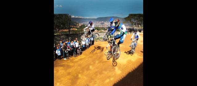 Una Estrella con mucho vuelo en el BMX | El vuelo de los pilotos de La Estrella es de todos los días.