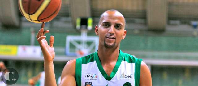 Academia jugará a ritmo de merengue | César Chávez es el capitán de Academia para la Liga Directv de básquet. FOTO juan a. sánchez