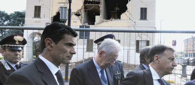 Mario Monti visitó la región norte de Italia afectada por un terremoto | AP | El primer ministro Mario Monti analizará nuevas medidas para ayudar a los damnificados por el sismo.