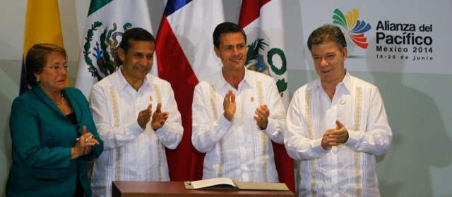 Alianza del Pacífico acelera el paso | De izquierda a derecha los presidente de Chile, Michelle Bachelet; Ollanta Humala, de Perú; Enrique Peña Nieto, de México, y Juan Manuel Santos, de Colombia. FOTO REUTERS