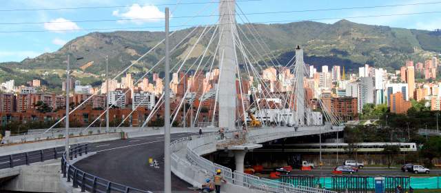 ¿Alcanzarán a terminarlo en seis días? | La inversión en la obra ascendió a 180 mil millones de pesos. Contratista solicitará plazo para entrega de obras complementarias. FOTOS MANUEL SALDARRIAGA