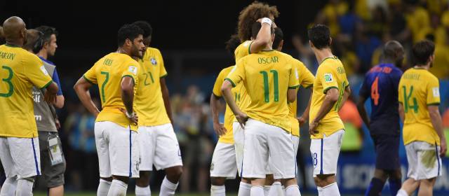 ¡Qué tristeza el fútbol de este Brasil… | Neymar, quien pidió estar en el banco a pesar de su lesión, padeció la derrota en el duelo por el tercer lugar. FOTO AFP