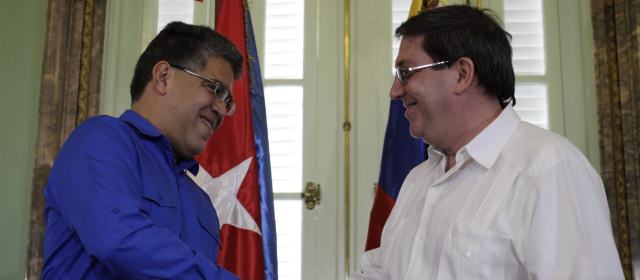 Foto Reuters | El canciller venezolano llegó a La Habana este lunes sin previo aviso y se reunió con su homólogo cubano, Bruno Rodríguez,