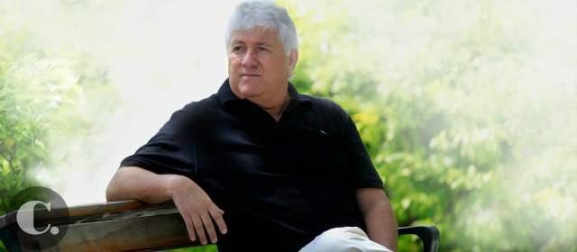 Juan José Hoyos vive para oír y contar historias | Juan José se dedica a escribir y hablar con las montañas. FOTO MANUEL SALDARRIAGA