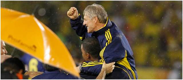 Las 5 razones de la victoria ante Ecuador | Hasta el argentino José Pekerman dejó su rigidez habitual para mostrar su felicidad por el triunfo y el casi seguro regreso al Mundial. FOTO JUAN ANTONIO SÁNCHEZ