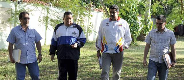 Chávez reapareció en video | El mandatario se ve al lado de su canciller Nicolás Maduro y otros funcionarios de su gobierno. Foto AP.