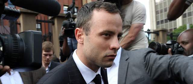 Pistorius reitera su inocencia durante el duro interrogatorio del fiscal | FOTO AP