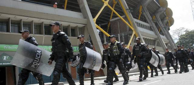 Los vecinos del estadio dicen estar cansados de los daños que les dejan los hinchas.