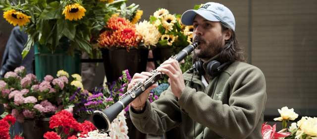 La trilogía bogotana de Andrés Baiz | Andrés Baiz se había acercado a Catalina Sandino en María llena eres de gracia. Además de cineasta, es músico. FOTO CORTESÍA