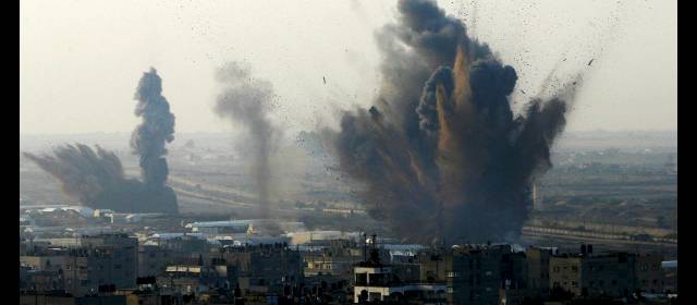 Franja de Gaza: el mundo pide tregua en tras los intensos bombardeos | Desde el pasado miércoles, el Ejército israelí ha llevado a cabo más de 1.350 ataques contra objetivos en Gaza. FOTO AP