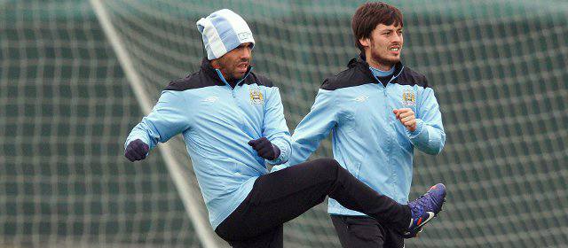 Mancini confirmó que Tévez podría reaparecer contra el Chelsea | Tévez, izq., trabaja al lado del español David Silva. FOTO REUTERS