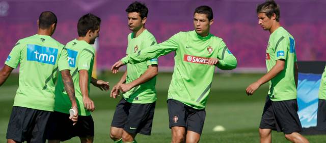 Portugal se juega su futuro ante la sorprendente Dinamarca | FOTO REUTERS