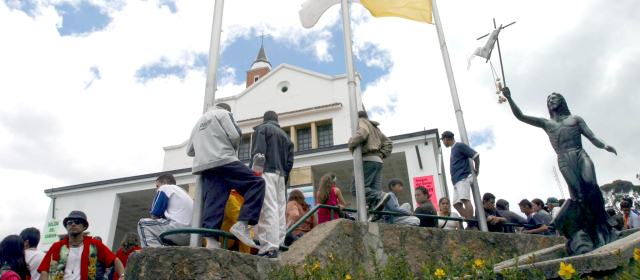 Sacrificado Viacrucis en Monserrate