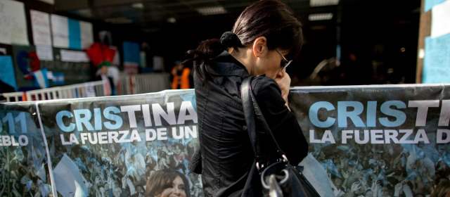 Cristina Fernández se recupera de cirugía | Argentinos oran por mejoría de la presidenta. FOTO REUTERS