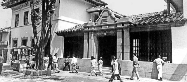 Club Unión, 120 años como el centro social y de negocios | Entrada del Club Unión sobre la carrera Junín. Eventos sociales, económicos y políticos tuvieron lugar en sus salones. FOTO ARCHIVO