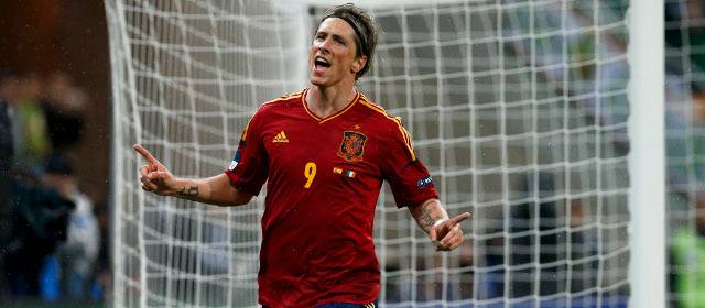 España recupera el fútbol al ritmo goleador de Torres | FOTO AP
