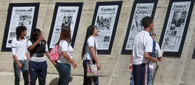 Jóvenes se gozan la fiesta literaria | Foto Róbinson Sáenz | Los jóvenes de los colegios de Medellín visitan la Fiesta del Libro y la Cultura.