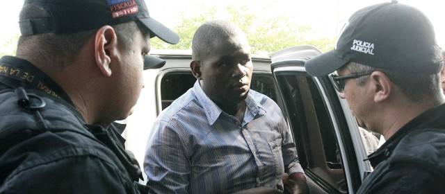 Juan Carlos Martínez aseguró que es víctima de una persecución | Juan Carlos Martínez fue trasladado el jueves desde Cali a Bogotá. Permanece en el búnker de la Fiscalía. Foto Colprensa.